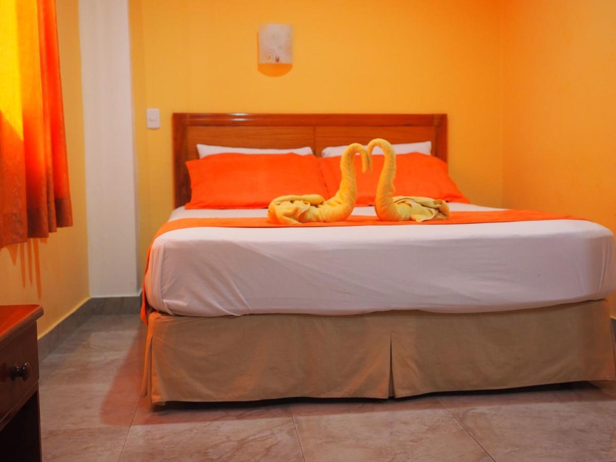 Hostal Espana Puerto Ayora  Buitenkant foto