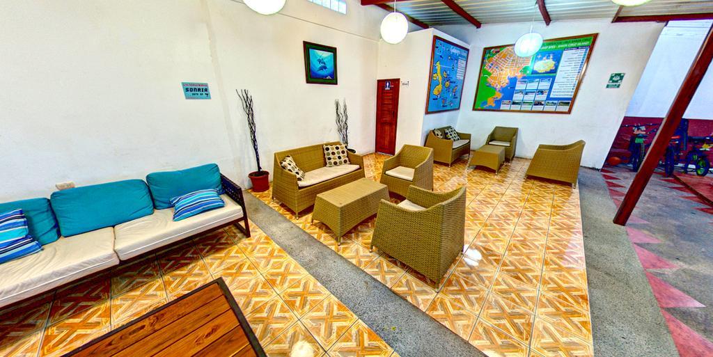 Hostal Espana Puerto Ayora  Buitenkant foto