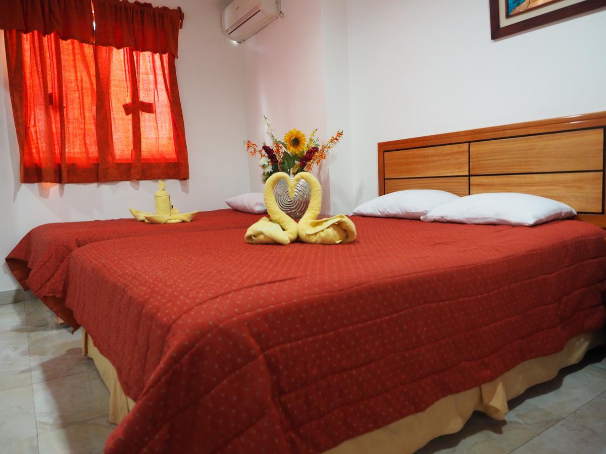 Hostal Espana Puerto Ayora  Buitenkant foto