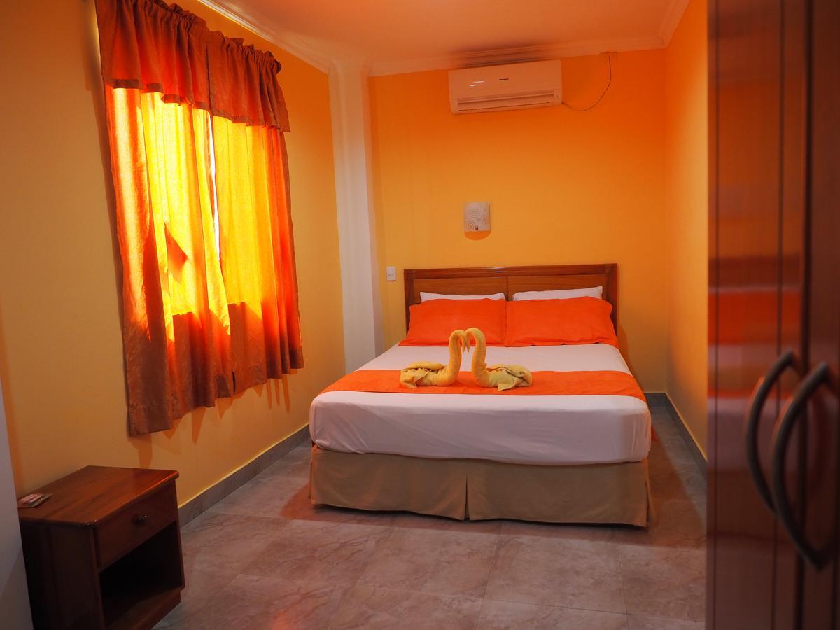 Hostal Espana Puerto Ayora  Buitenkant foto