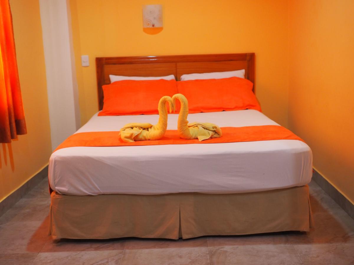 Hostal Espana Puerto Ayora  Buitenkant foto