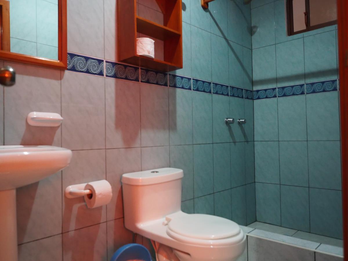 Hostal Espana Puerto Ayora  Buitenkant foto