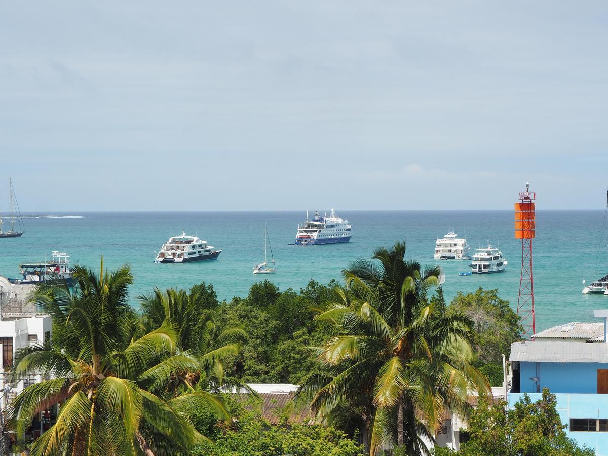 Hostal Espana Puerto Ayora  Buitenkant foto