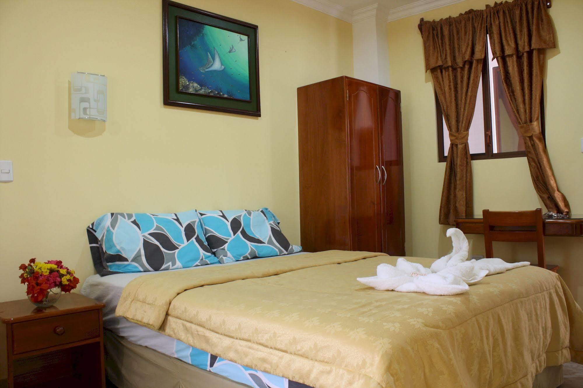 Hostal Espana Puerto Ayora  Buitenkant foto