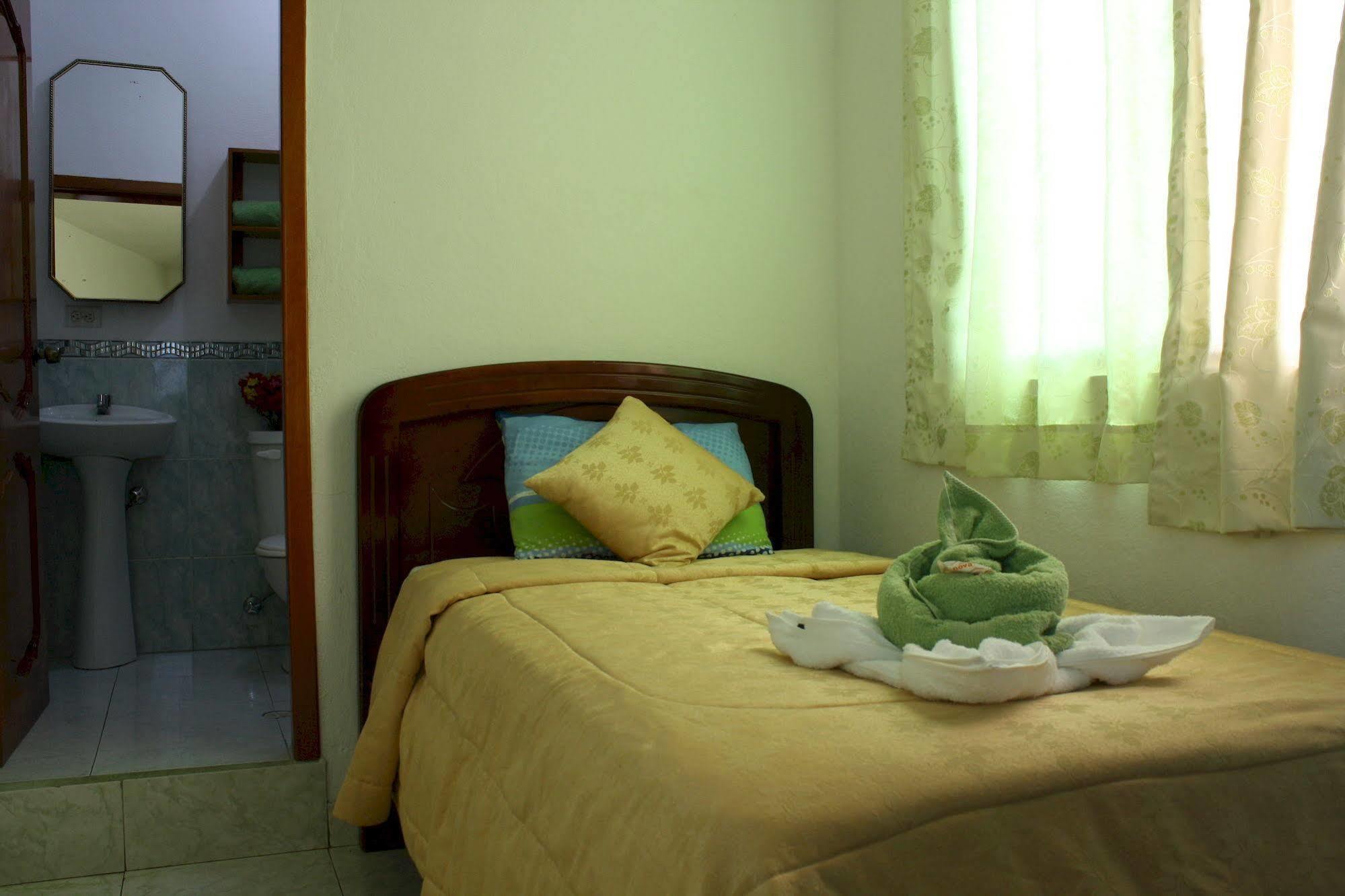 Hostal Espana Puerto Ayora  Buitenkant foto