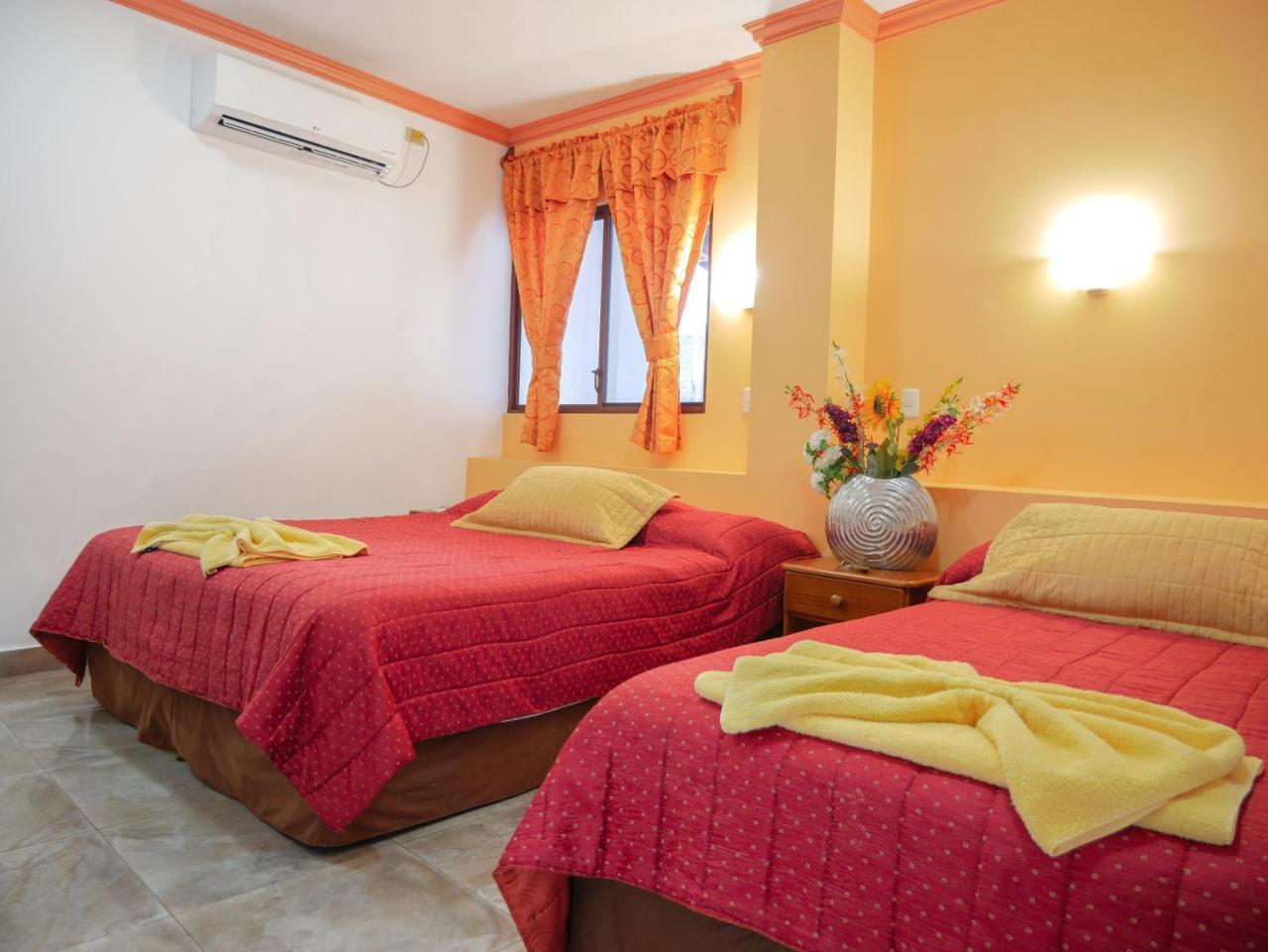 Hostal Espana Puerto Ayora  Buitenkant foto