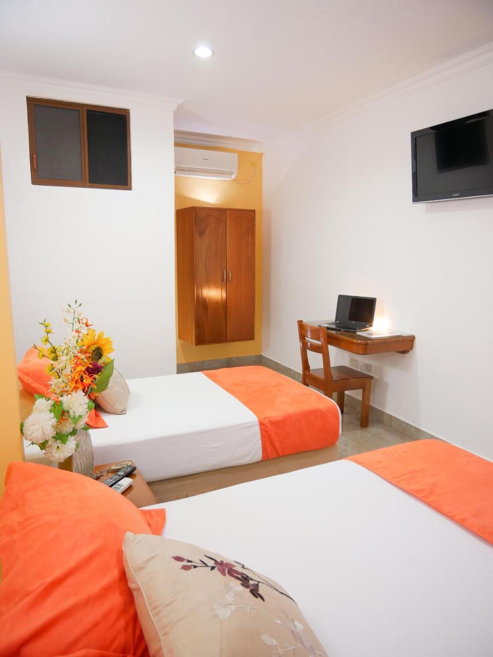 Hostal Espana Puerto Ayora  Buitenkant foto