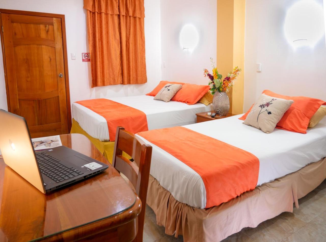 Hostal Espana Puerto Ayora  Buitenkant foto