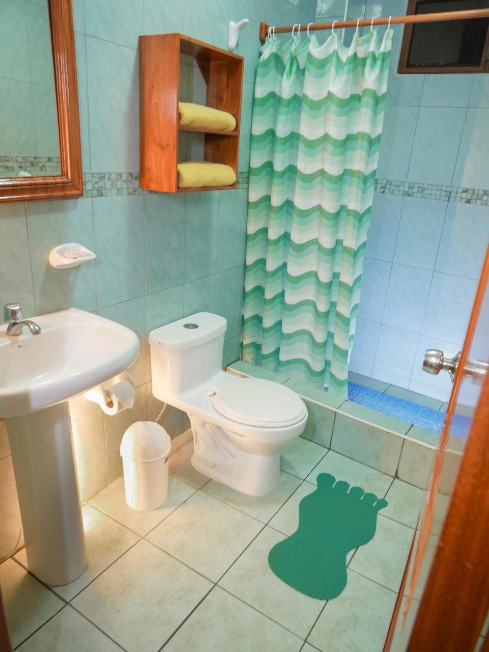 Hostal Espana Puerto Ayora  Buitenkant foto
