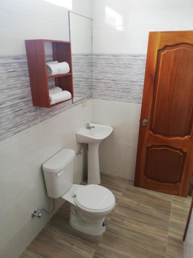 Hostal Espana Puerto Ayora  Buitenkant foto
