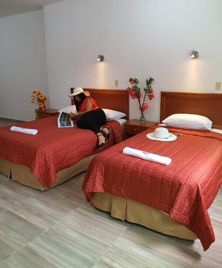 Hostal Espana Puerto Ayora  Buitenkant foto